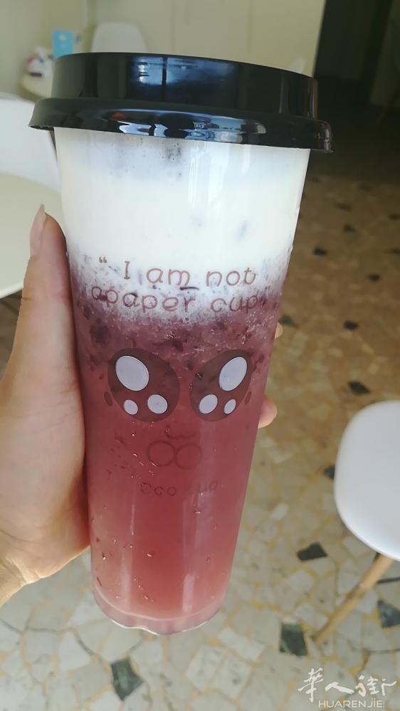 新开奶茶店在Brescia火车站旁边，有星冰乐 芝士茗茶 奶盖 养乐多系列和关东