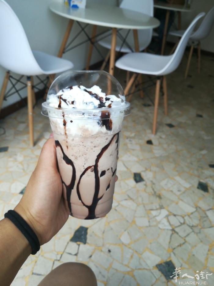 新开奶茶店在Brescia火车站旁边， 欢迎大家来品尝😘 via solfer
