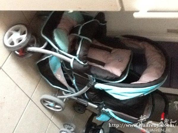 卖双人推车有雨蓬抱脚，€50，0751280520