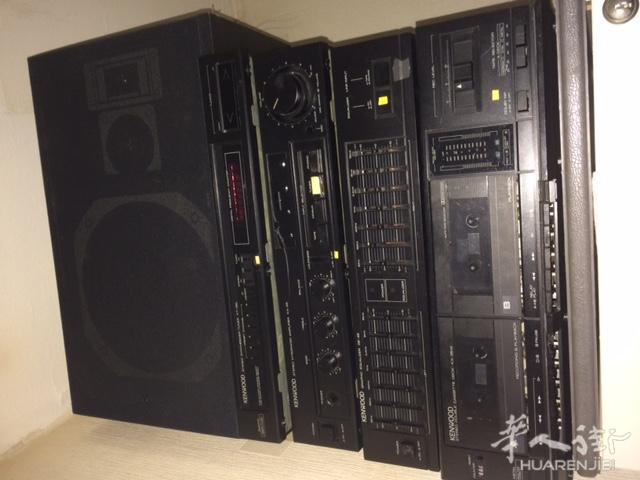 便宜出售一台收音机+可听录音带+2个音箱