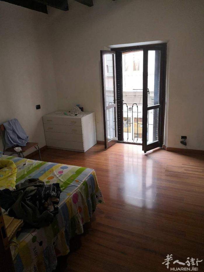 loreto 地铁口附近床位出租，重要事情说三遍，是床位，是床位哦 ，只限女生，