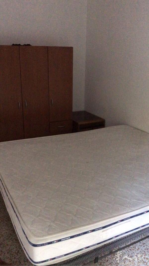 米兰有房间搭铺出去。Milano via Val