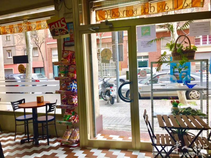 巴塞罗那la sagrera地铁旁,大窗咖啡面包店转让