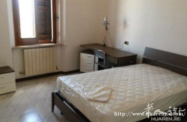 佩鲁贾（市中心）精装修三室一厅两卫，面积100mq，租金670€