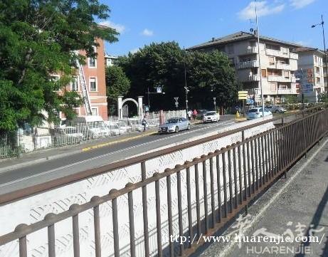 帕尔马（市中心）三室一厅两卫，面积120mq，租金900€