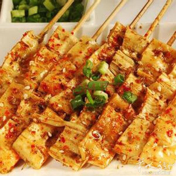 韩国冷面.6.5欧 特色鸡骨架6欧。羊肉串都是1欧