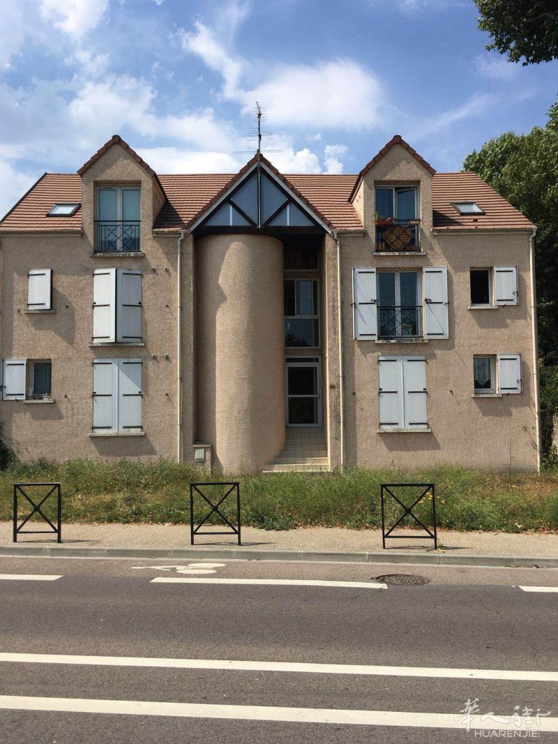 78省 Carrieres sous Poissy 阳光宽敞STUDIO 27平米出租，塞纳河畔，家具齐全，带上被子可入住。