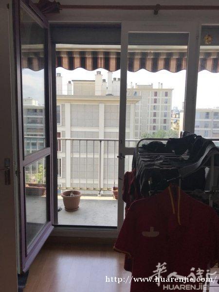 地铁口旁3房1厅出租