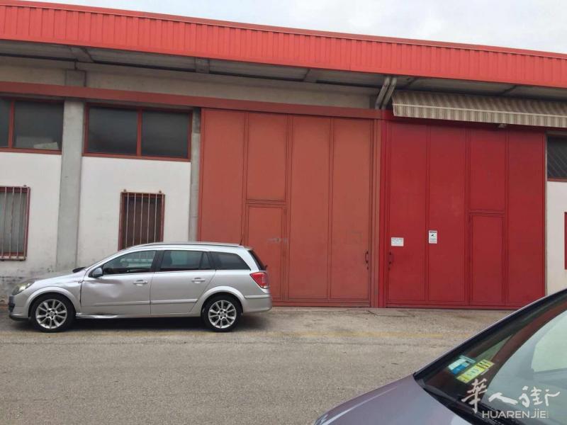 工厂便宜出售：300多平方，位于Treviso有意者联系，微信号xiaboping 随时可以联系