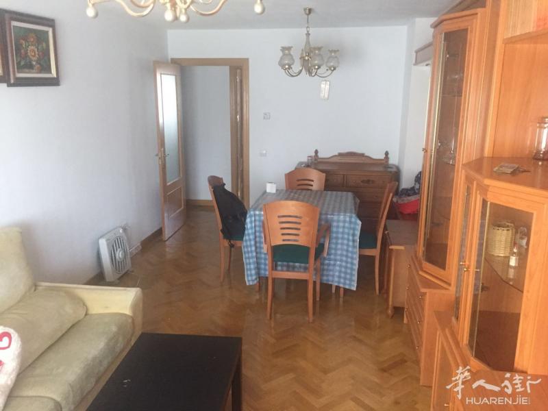 carpetana封闭小区电梯房 单间 地铁口2分钟