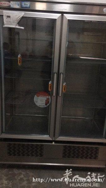 超低价紧急出售糖果店双开门冰箱 以及玻璃柜台
