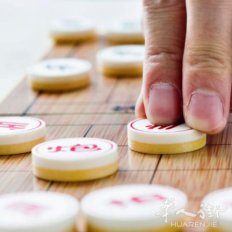 价格合理律师服务，欧洲人经验丰富，为您提供最佳方案，提供中文服务。