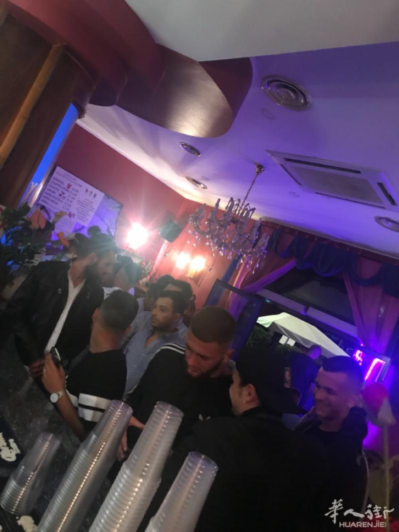 米兰边legnano 市中心 酒吧转让，生意稳定本
