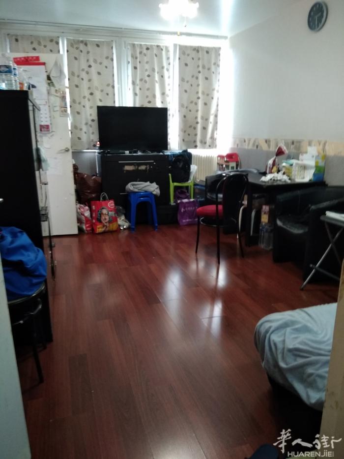 13区华人中心 近地铁 porte d'ivry一房一厅 车位box44.米出售295000