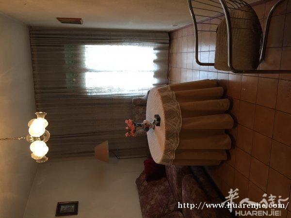 餐具，镜子等家居用品，双人床，热水器，椅子二手物品给钱就卖 只想物尽其用