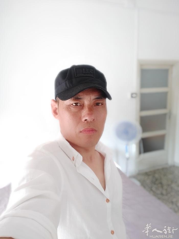 本人刚来意大利，接触的人很少，就是想找个能聊的来的，最好在意大利生活时间长的单身