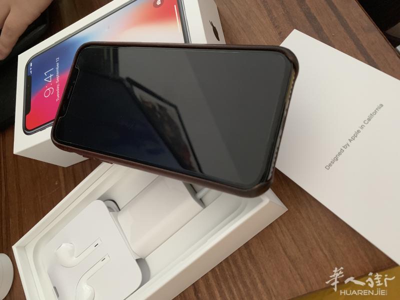 出 iPhone X 256G 黑色 官方皮套和保护膜 一共 880E