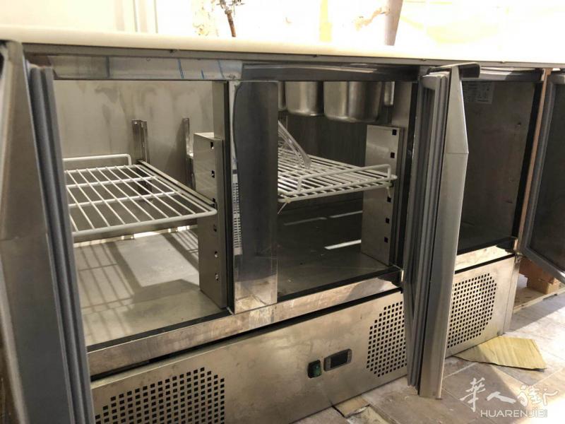 95新冷藏柜操作台工作台，原价1650欧，因装修超低价出售