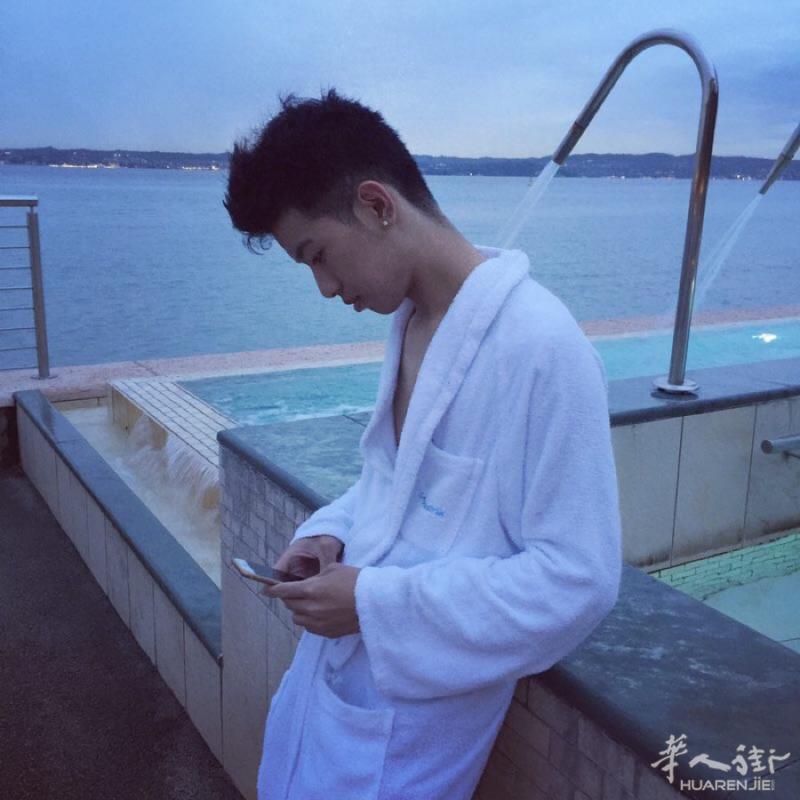 94 年 因玩的少认识的女的也少 话不多 很直 想