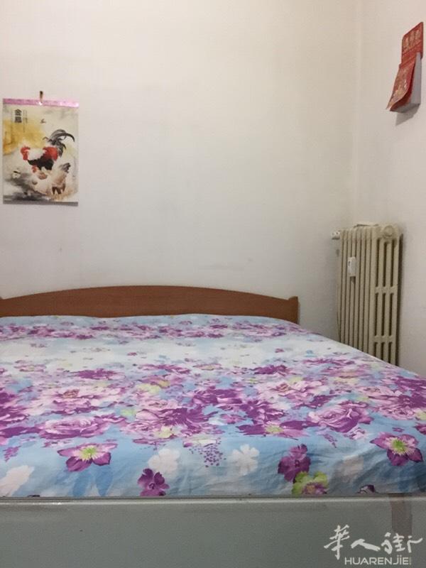 米兰住房搭铺，近华人街交通方便，卫生清洁，有14．