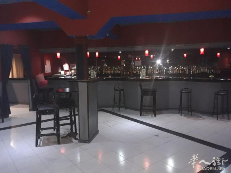 马德里近郊Fuenlabrada 145平米 仓库商铺出售（夜酒吧）