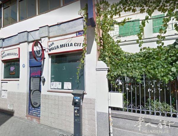 Tetuán地区带烟囱的两层楼200平方空店面出租，无转让费，原经营项目为餐馆