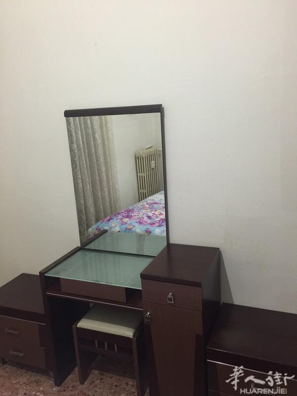 米兰住家搭铺，近华人街卫生清洁，交通方便有14．5