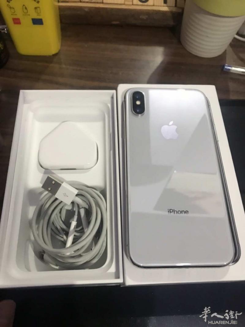 出售二手苹果X64GB（港版）带原装充电线，耳机，