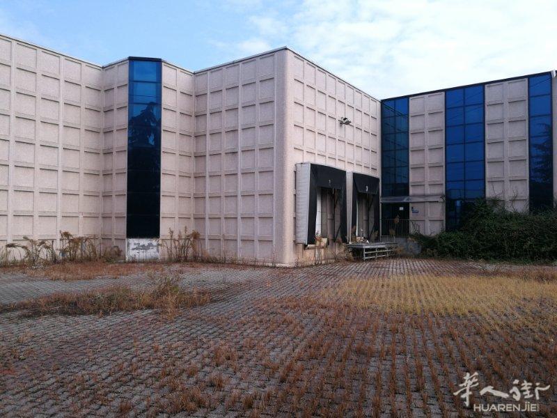 蒙扎带冰库的仓库出租或者出售  面积3500+3600停车场