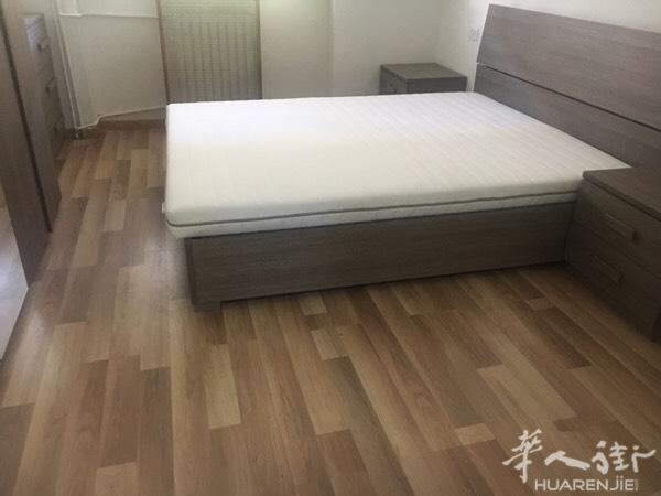 房间搭铺家具全新，交通方便楼下有78，49路，离紫