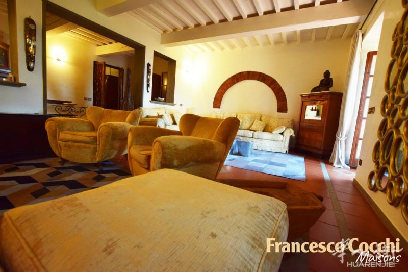 编号 11748 Francesco Cocchi Maisons 提供180平方的落地房出售, 建于2000年 Carmignano