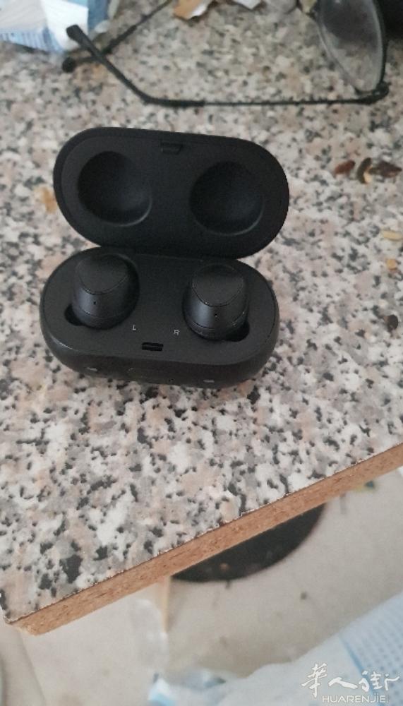 出一对三星原装蓝牙耳机