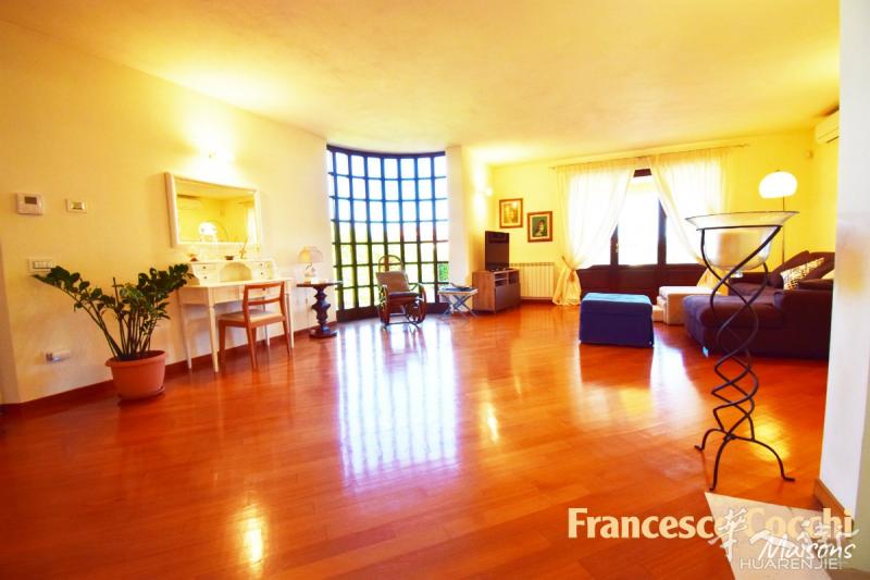 编号11767 Francesco Cocchi Maison 提供250平方米落地房出售，carmignano