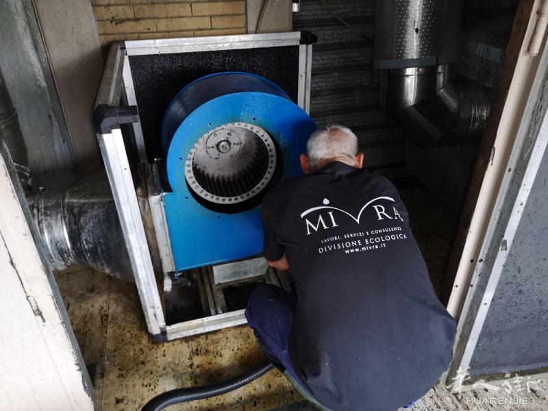 la Mivra srl 为餐馆厨房清洁机器和抽油烟机.免费提控价钱https://youtu.be/c219Bdds_FQ
