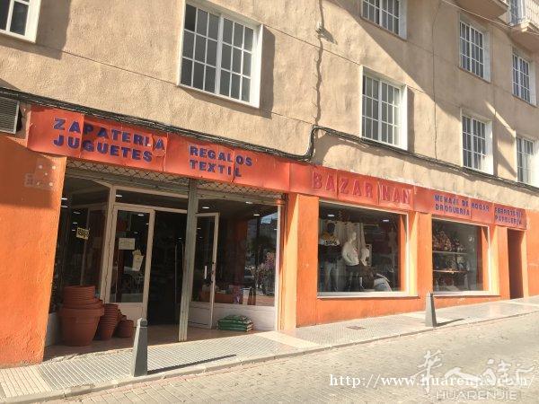 百元店转让-位于Granada-Loja 680平方，10年老店
