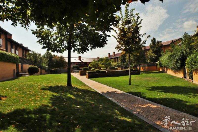 马徳里Boadilla del Monte连排别墅出售