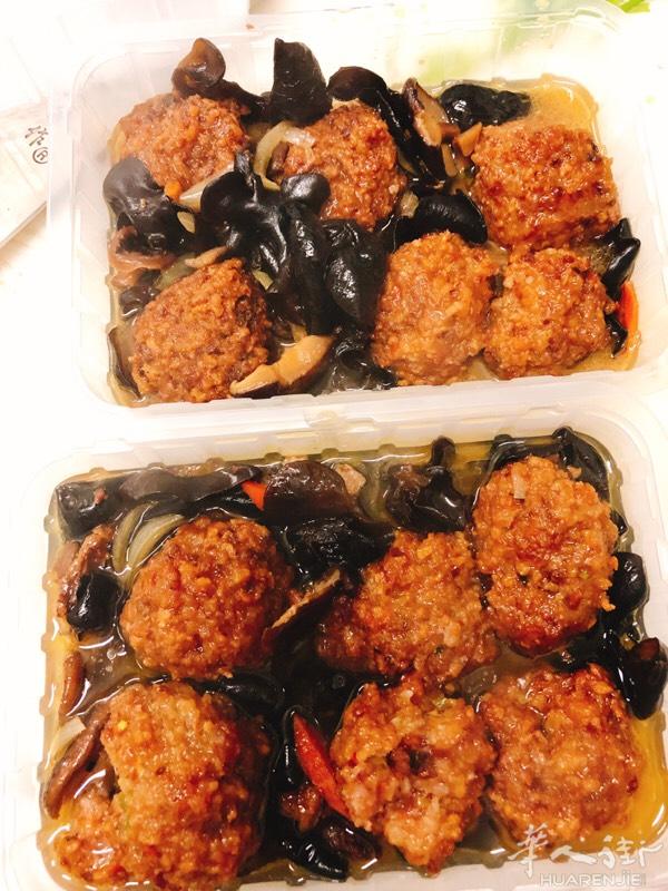 本餐馆长期为华人工厂，酒吧，理发店，按摩店提供送餐