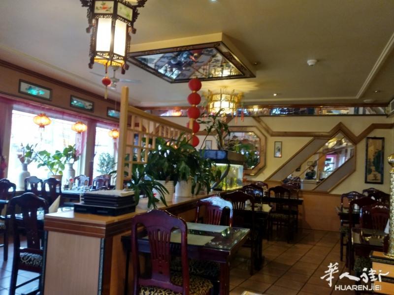 近Mannheim附近，三万人小城，独家中餐馆，十年老店，80座位，生意稳定，可扩大经营，因开新店，现旧店处理，半卖半送， 早十点前或晚十一点后请来电