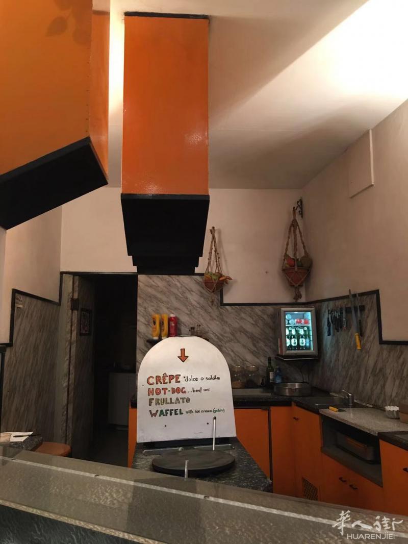 市中心 via torino 旁边主街小面积pizzeria 店转让