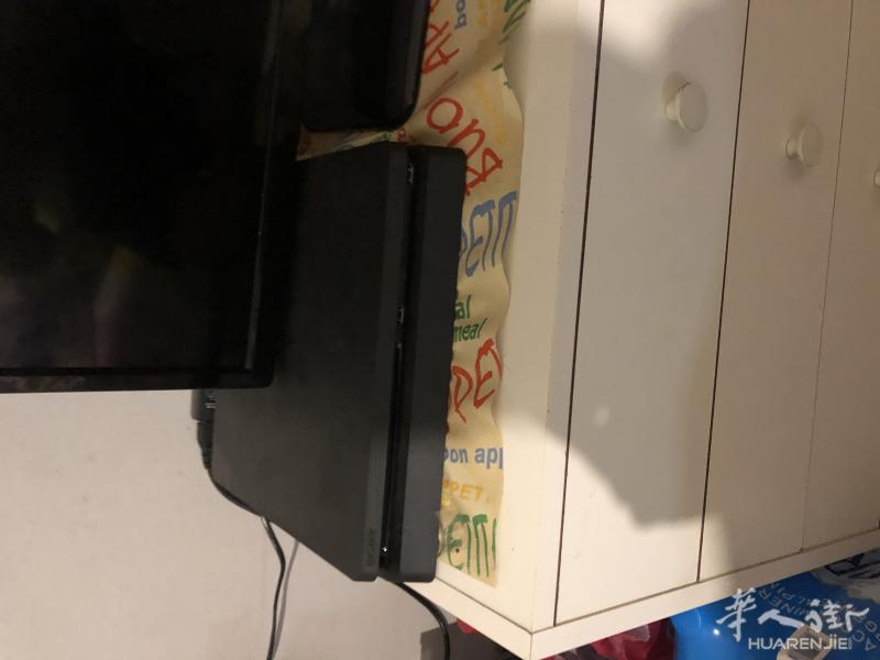 急出九成新ps4！ 带两个手柄 9个游戏 可小刀