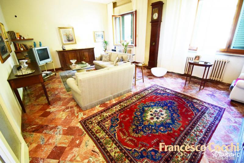 编号 11762 Francesco Cocchi Maisons 提供半独立式别墅出售 四面不靠墙 Tavola地区  建于1980年 总共280平方的住家