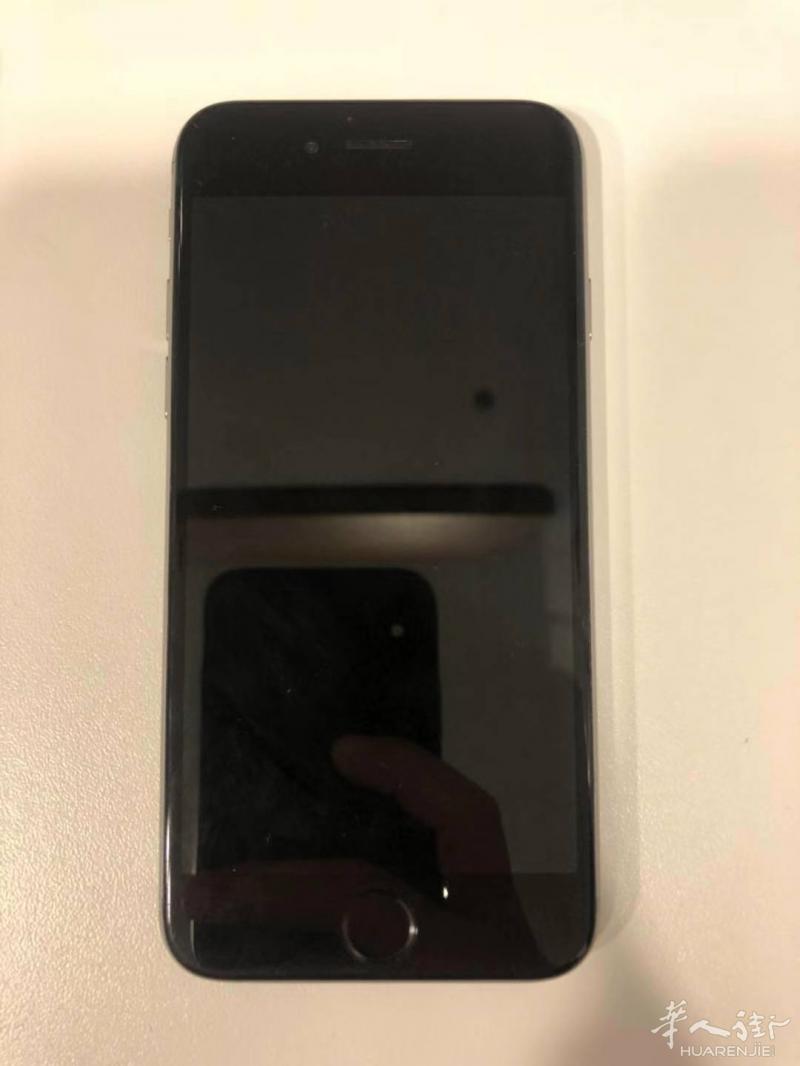 出售二手IPhone6黑64GB110欧