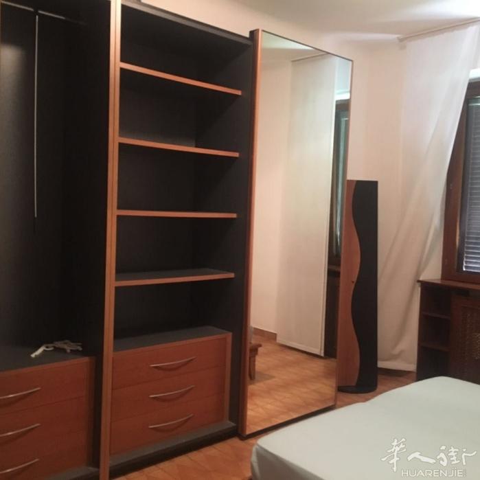 米兰Via Mecenate, 5,Milano有大房间搭铺，环境好，住家干净，