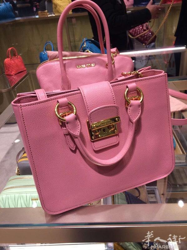 miumiu 原价1550 背过几次还很新 700