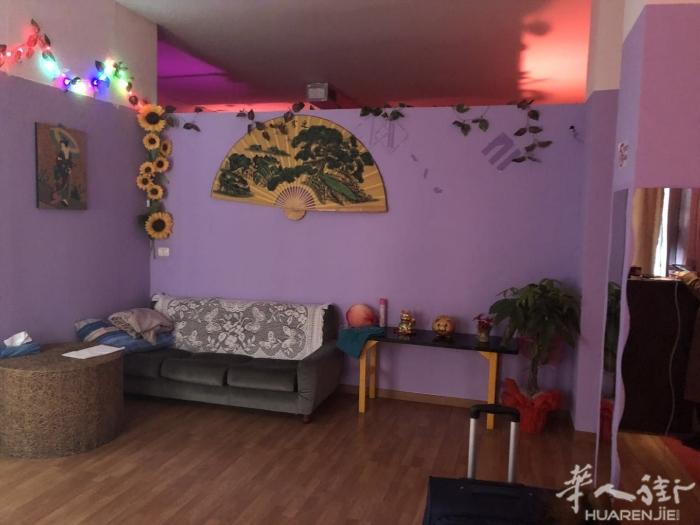 米兰边，市中心，有一家大型按摩店转让，环境很好，位置好，停车位多，店里有网络，还