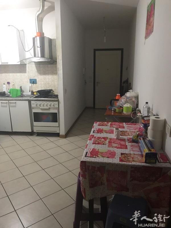 欧洲超市对面房间搭铺环境