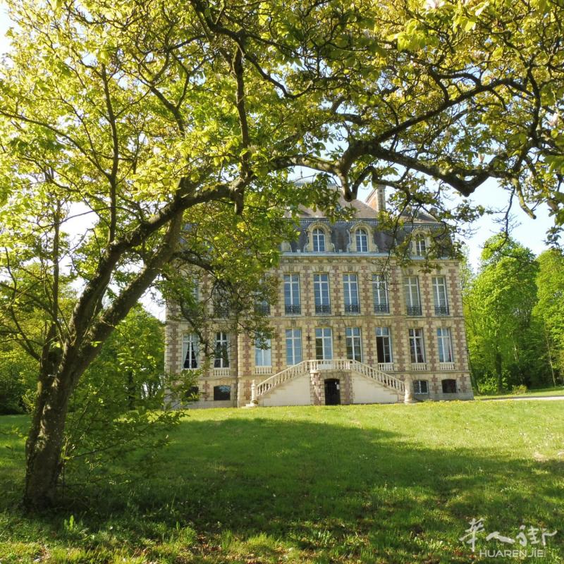 AMIENS 的古堡, 离巴黎160公里， 1300平方公尺