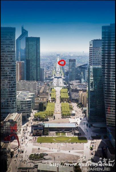 1号线Porte Maillot站 两层两室一厅出租其中一个房间 700€包水包管理费