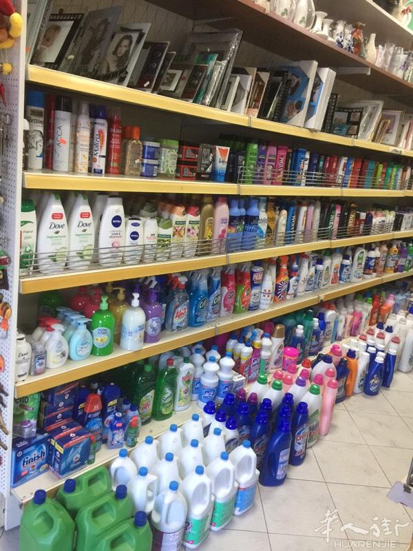 罗马邻边海滩边，一百货店欲转让，忍痛割爱，低价转让