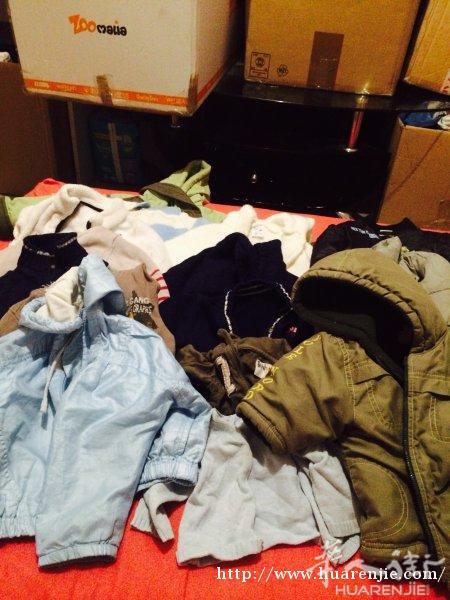 卖小孩睡袋2个，mateau和衣服从0到1岁全部打包€30